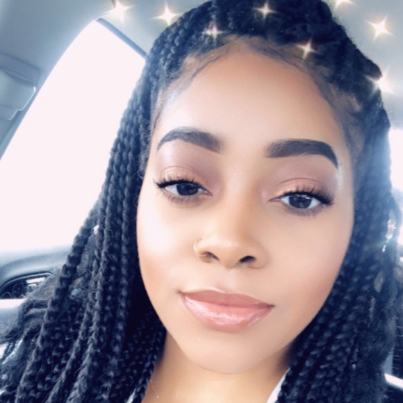 Meet your Posher, Mikala - Picture 1 of 1